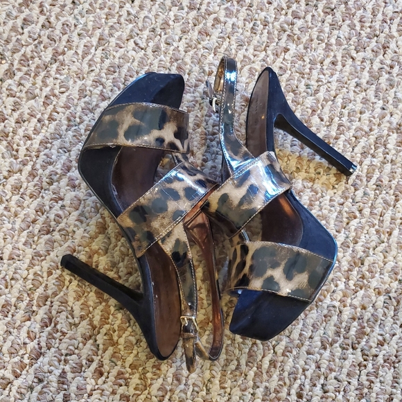 NINE WEST CHEETAH PRINT HEELED SANDALS - Picture 2 of 4